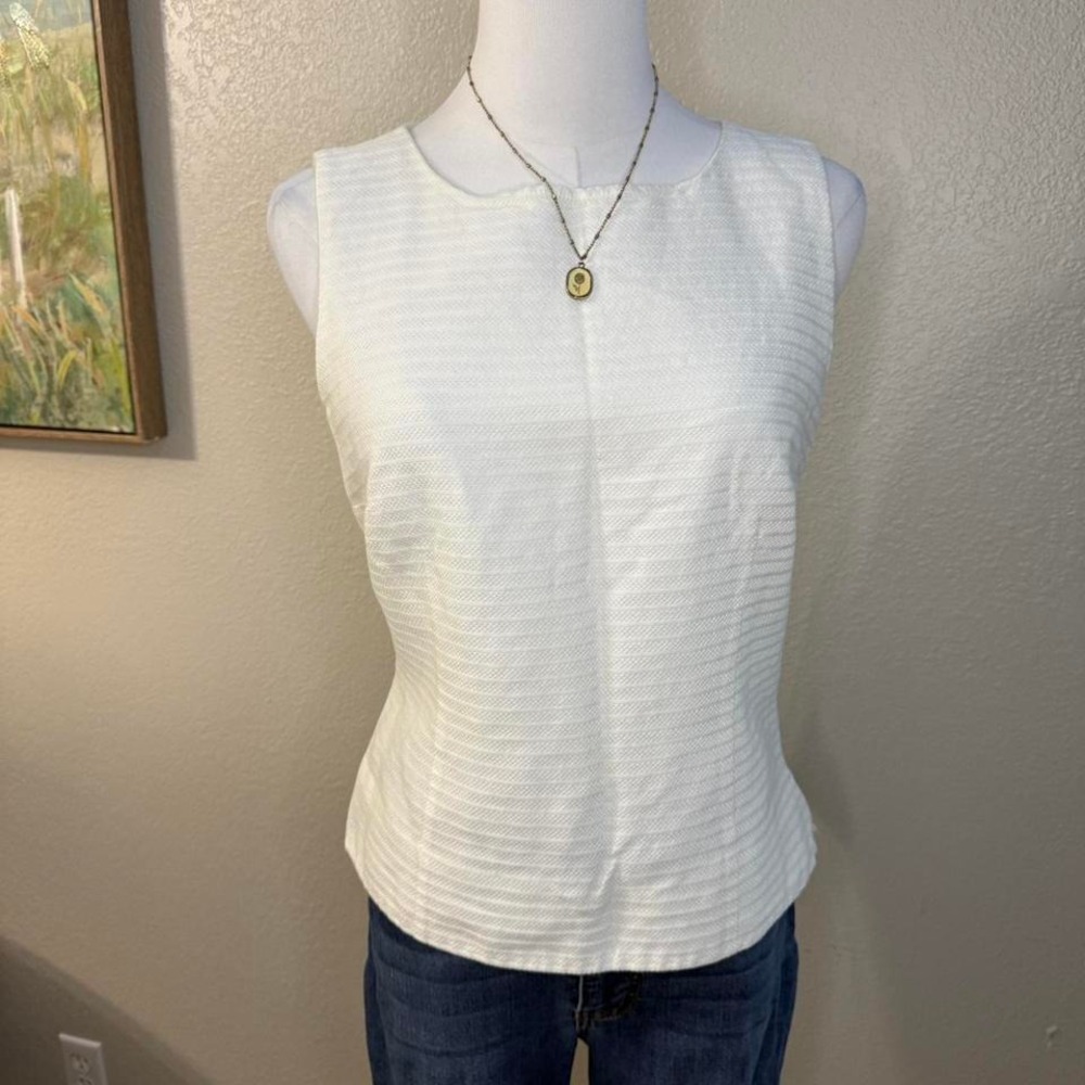 Talbots White Textured Sleeveless Blouse‎ (Size 10)